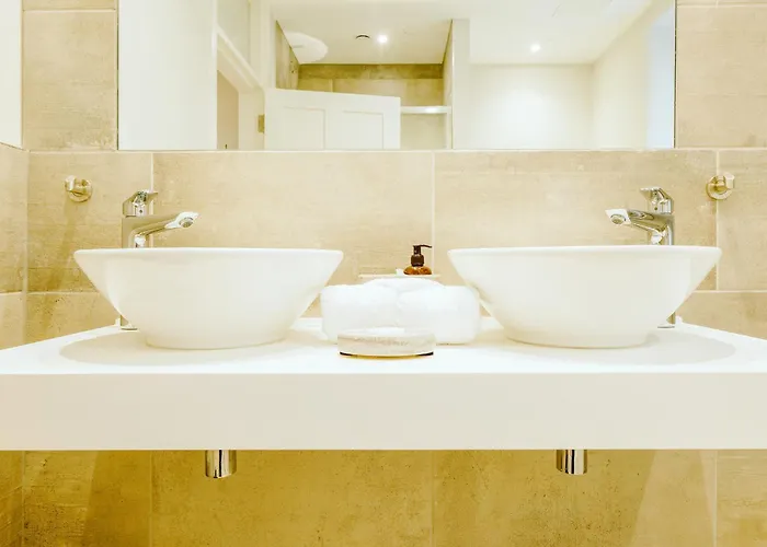 Luxury 3-bed - Spacious, Stylish *