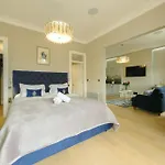 Lägenhet Luxury 3-bed - Spacious, Stylish
