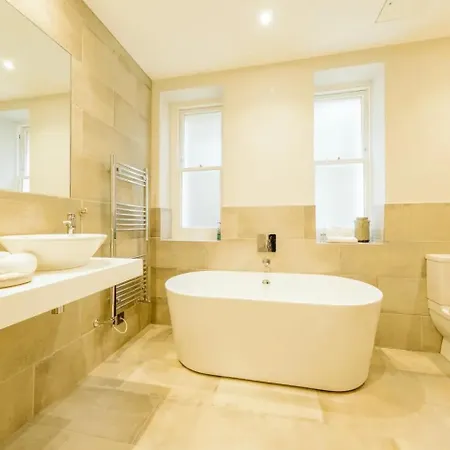 Luxury 3-bed - Spacious, Stylish בריסטול