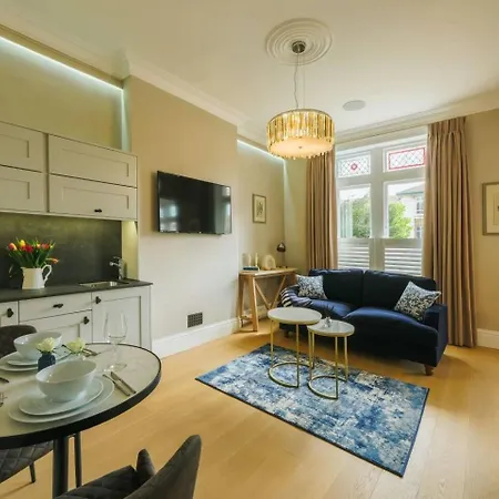 Luxury 3-bed - Spacious, Stylish Apartament