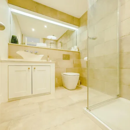 Luxury 3-bed - Spacious, Stylish בריסטול