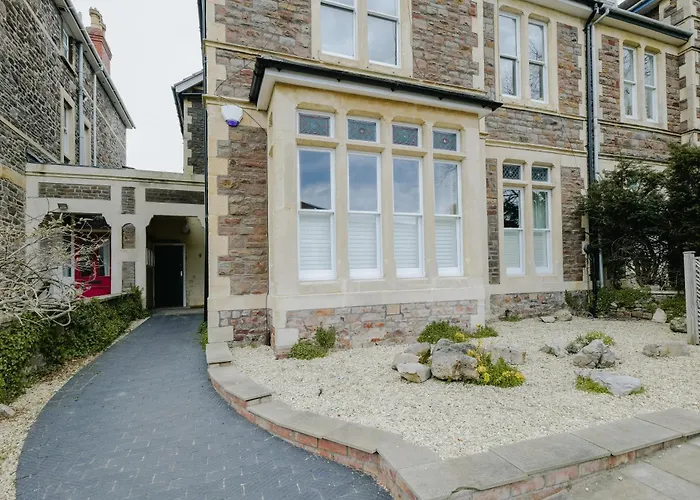 Daire Luxury 3-bed - Spacious, Stylish Bristol